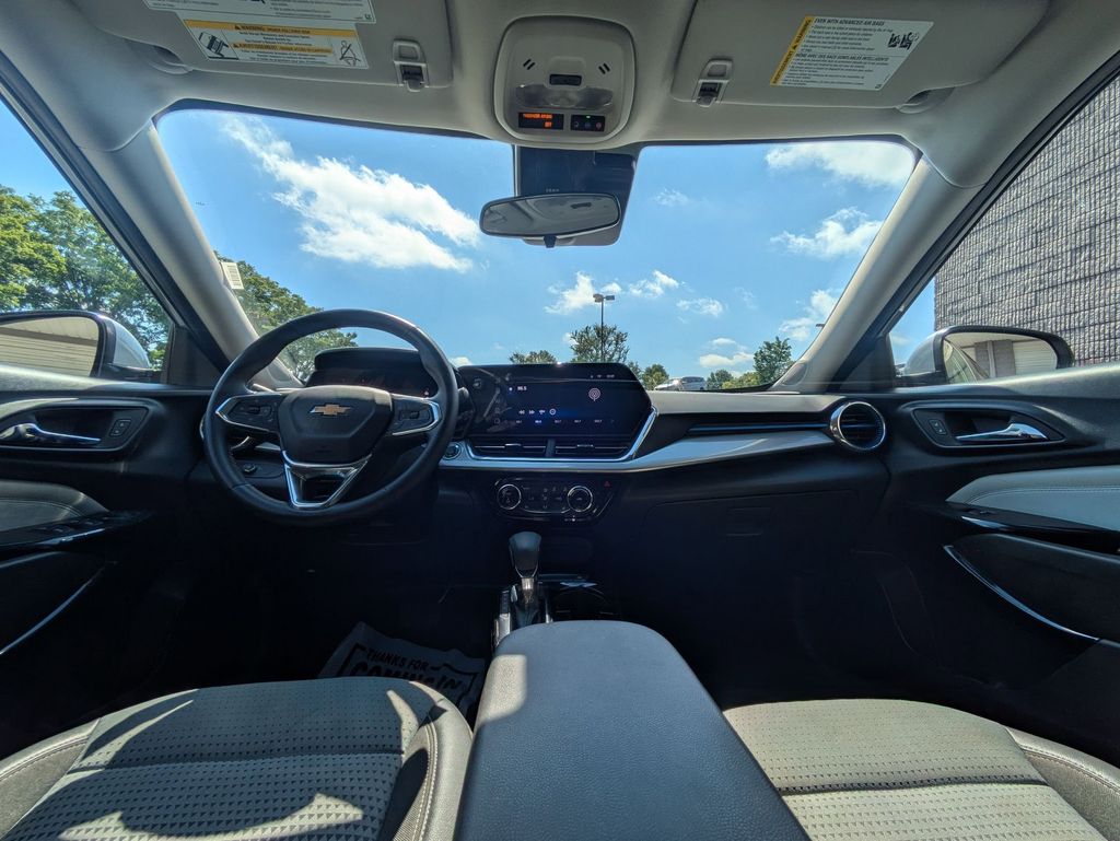 Thumbnail: 2025 Chevrolet Trax - 25