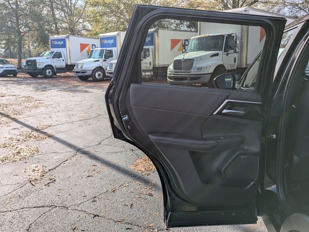 Thumbnail: 2025 Mitsubishi Outlander - 24