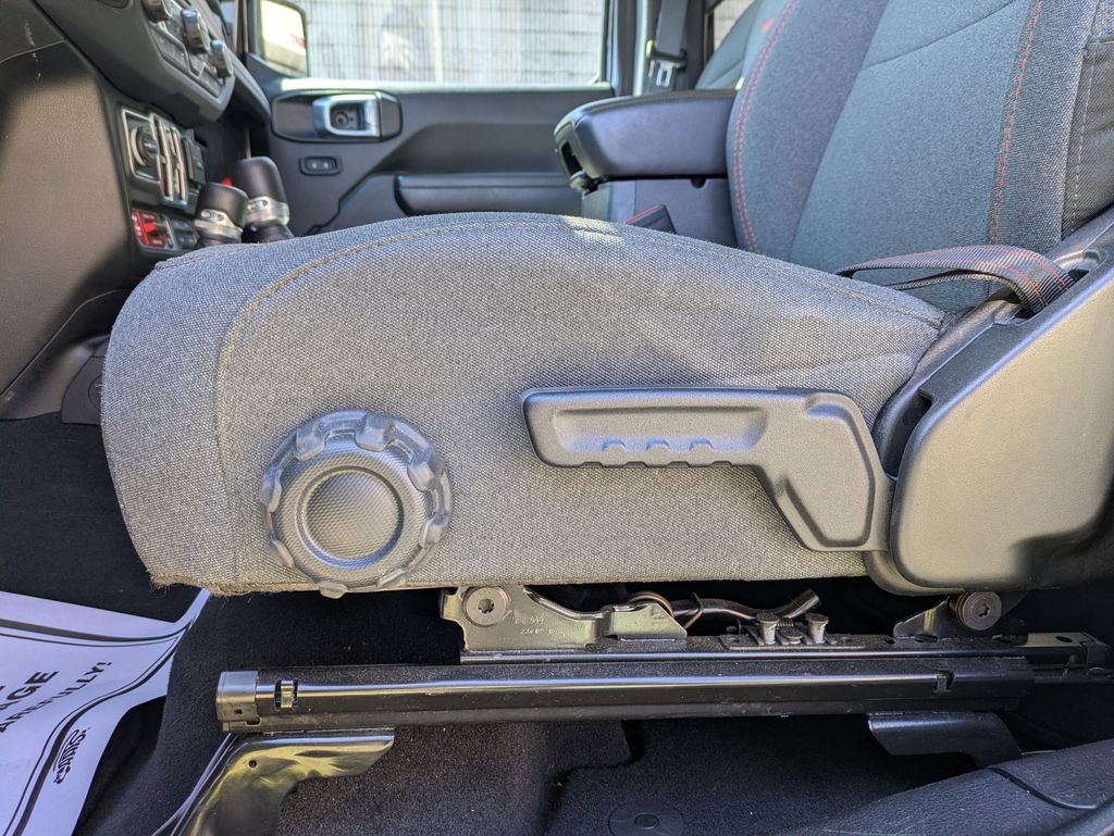 Thumbnail: 2025 Jeep Wrangler - 14