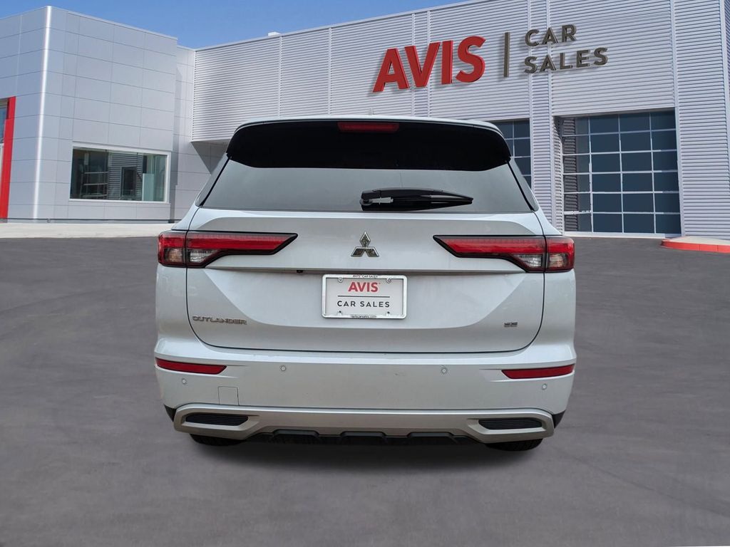 Thumbnail: 2024 Mitsubishi Outlander - 7