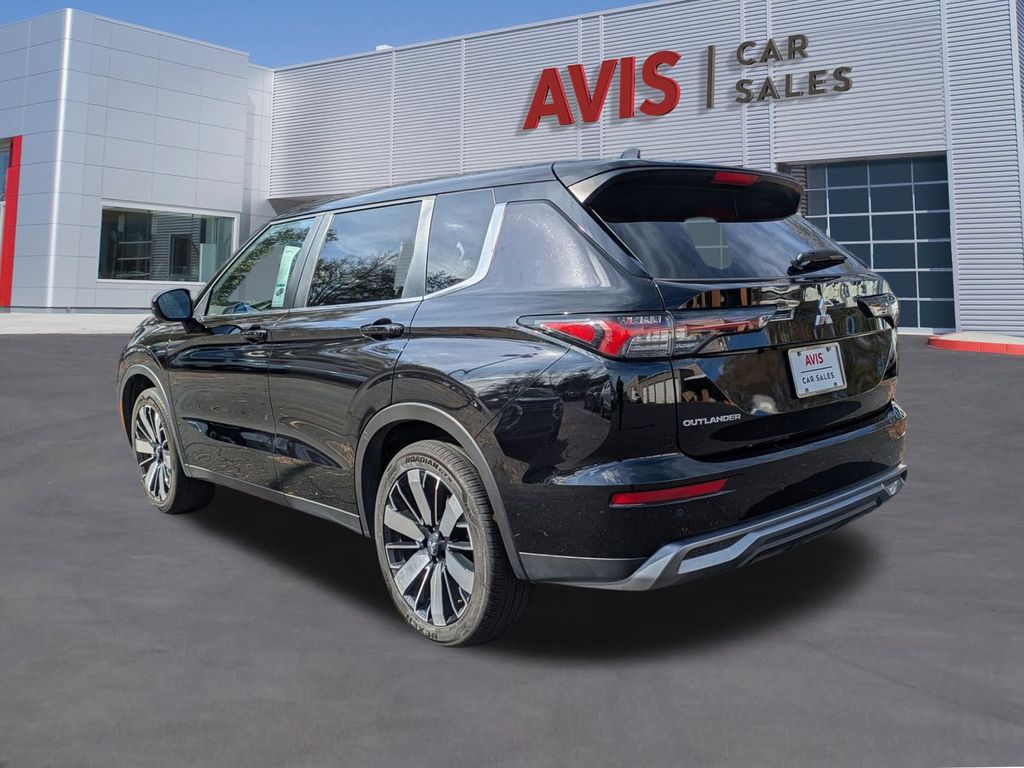 Thumbnail: 2025 Mitsubishi Outlander - 9