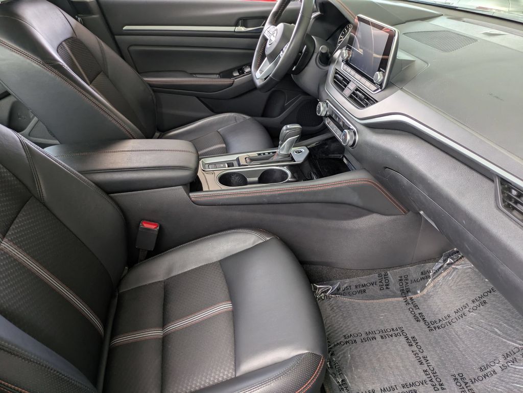 2025 Nissan Altima SR - Photo 30