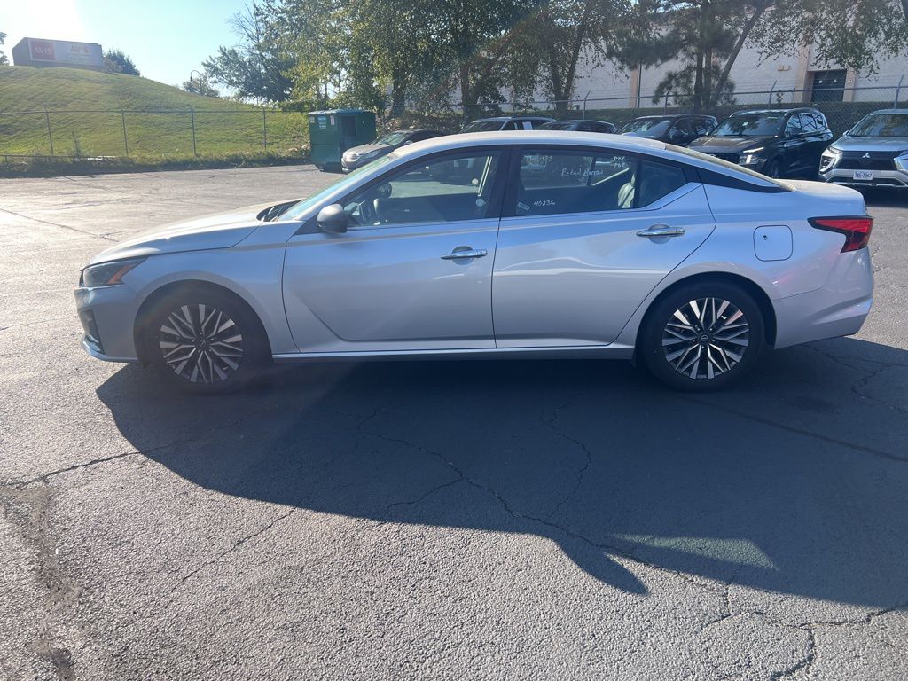 Thumbnail: 2024 Nissan Altima - 5