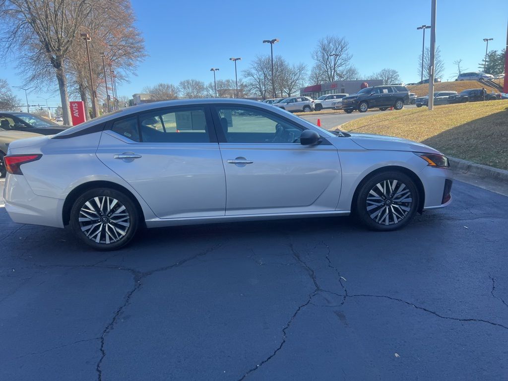 Thumbnail: 2024 Nissan Altima - 10