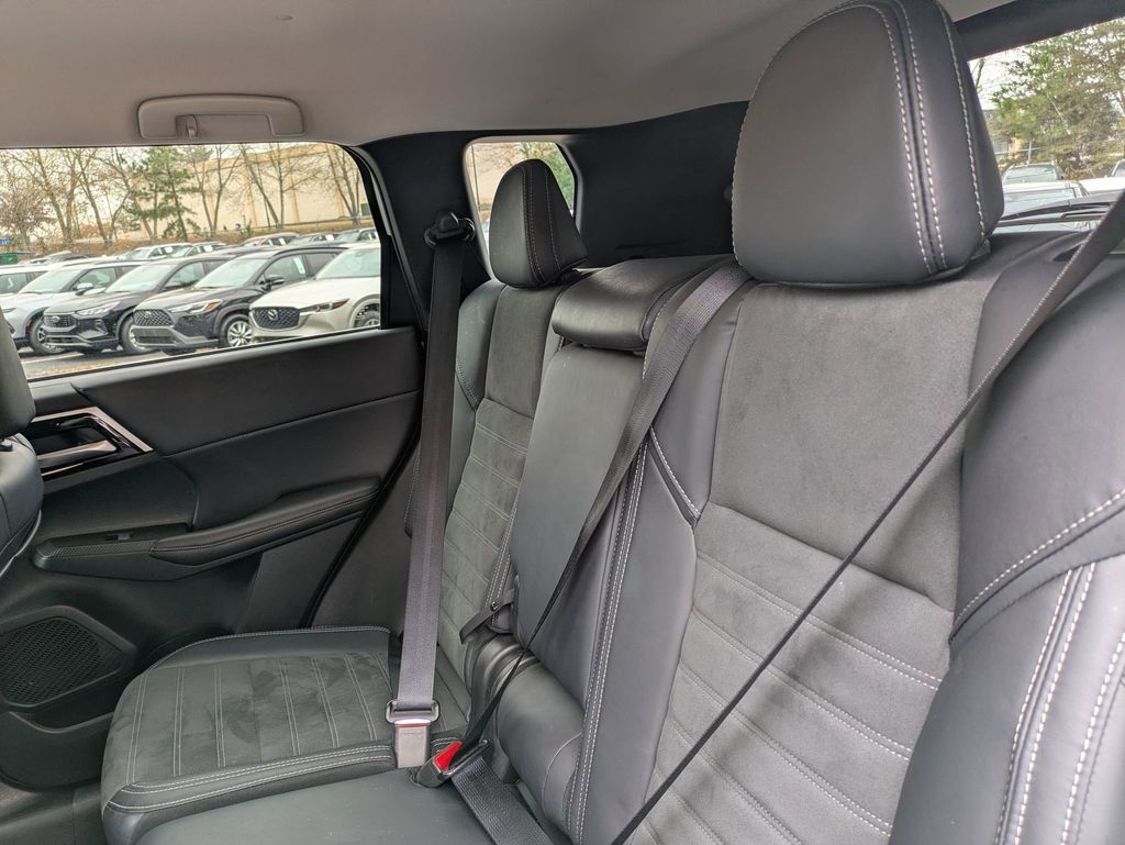 Thumbnail: 2024 Mitsubishi Outlander - 25