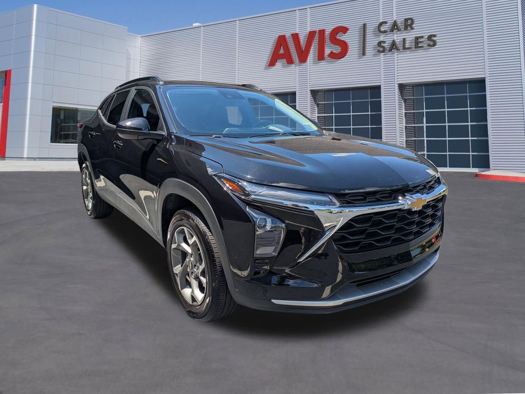 Thumbnail: 2025 Chevrolet Trax - 3
