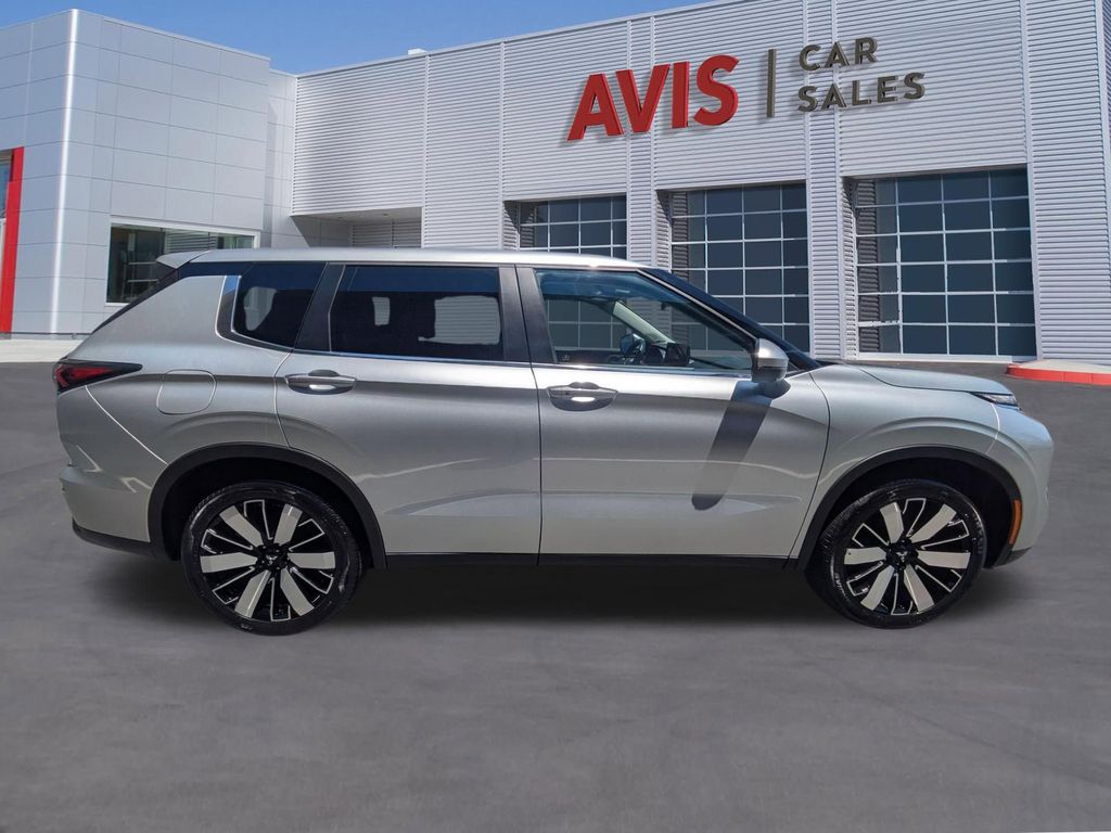 Thumbnail: 2025 Mitsubishi Outlander - 5