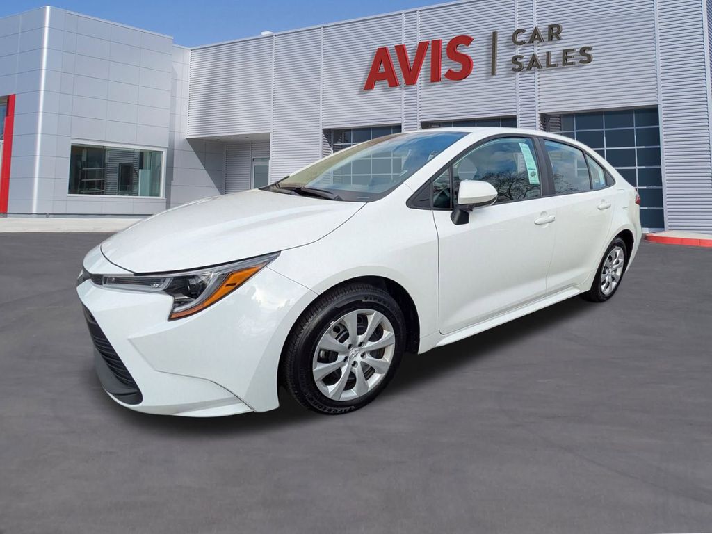2025 Toyota Corolla LE's photo