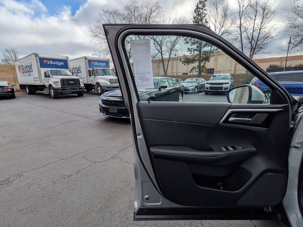 Thumbnail: 2025 Mitsubishi Outlander - 11