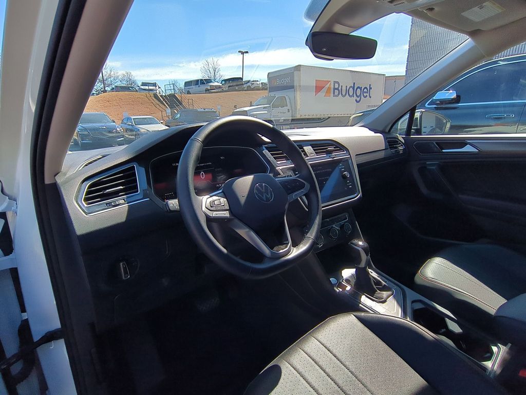 Thumbnail: 2024 Volkswagen Tiguan - 15