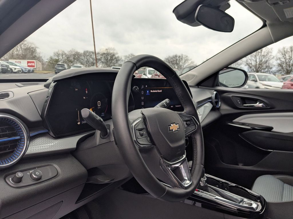 Thumbnail: 2025 Chevrolet Trax - 14