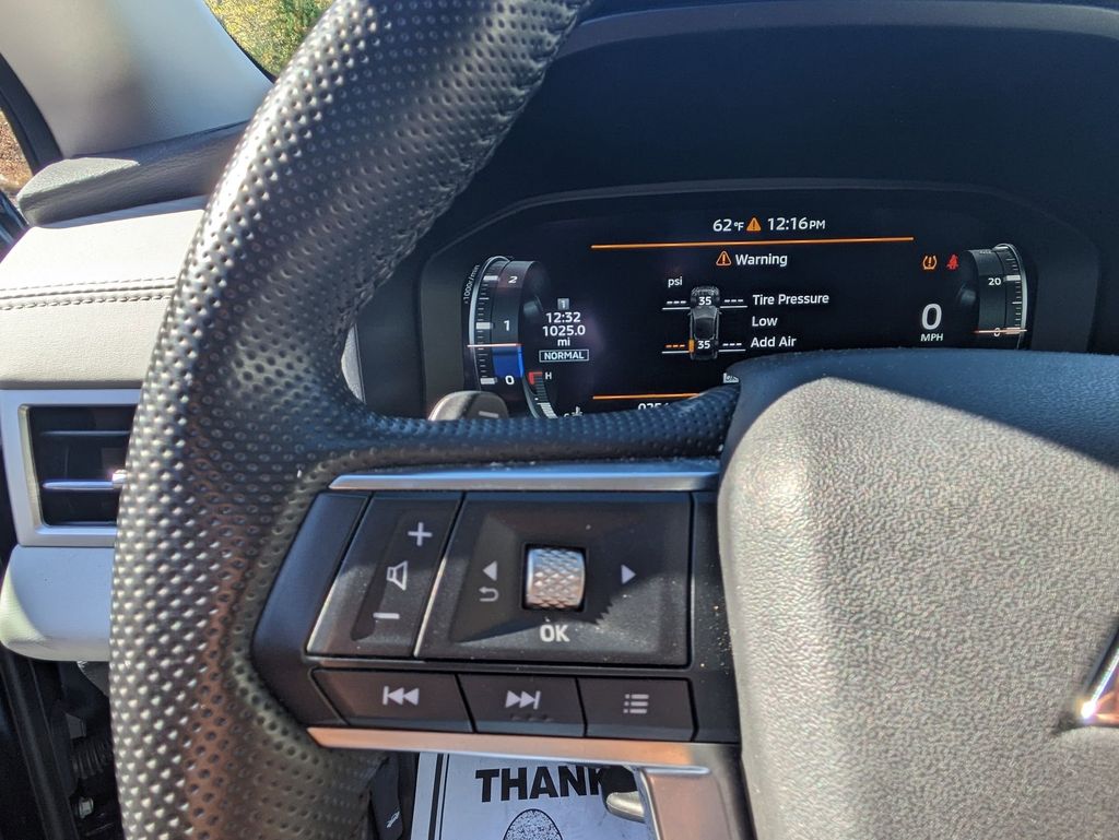 Thumbnail: 2024 Mitsubishi Outlander - 17