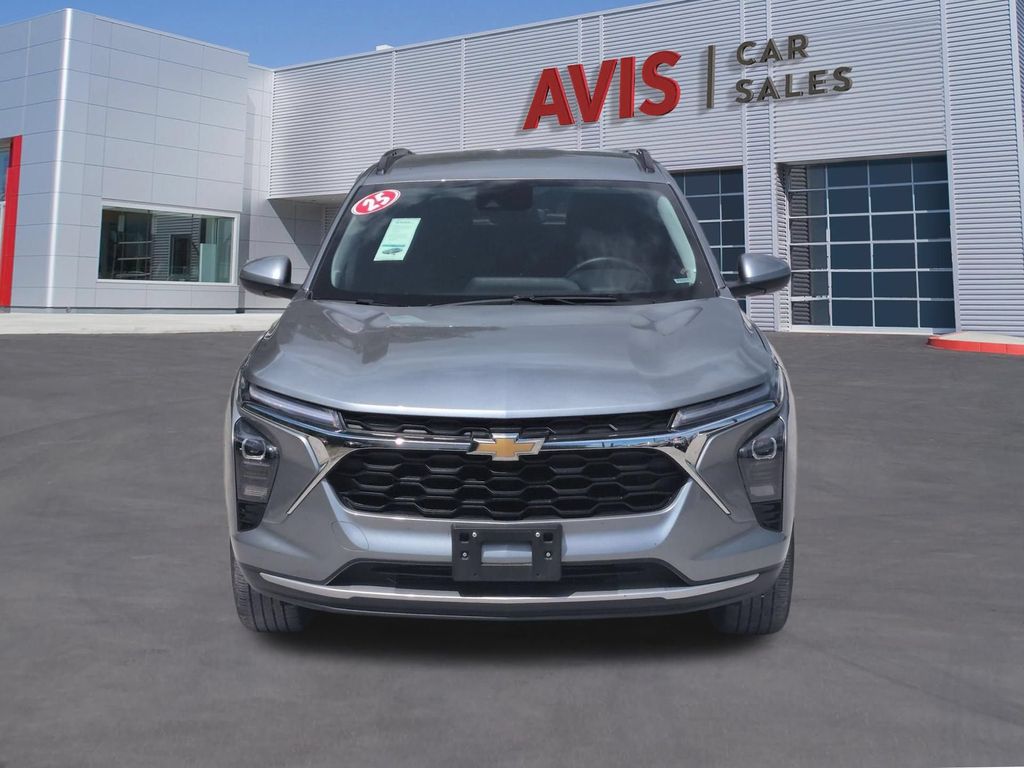 Thumbnail: 2025 Chevrolet Trax - 2