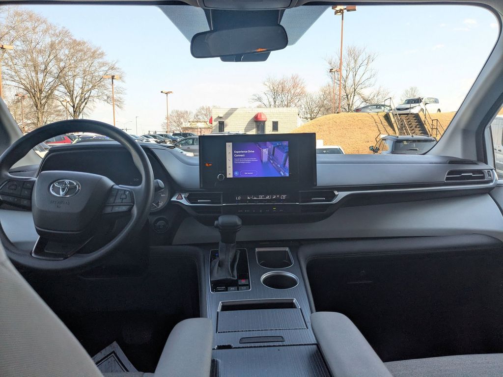 Thumbnail: 2025 Toyota Sienna - 25