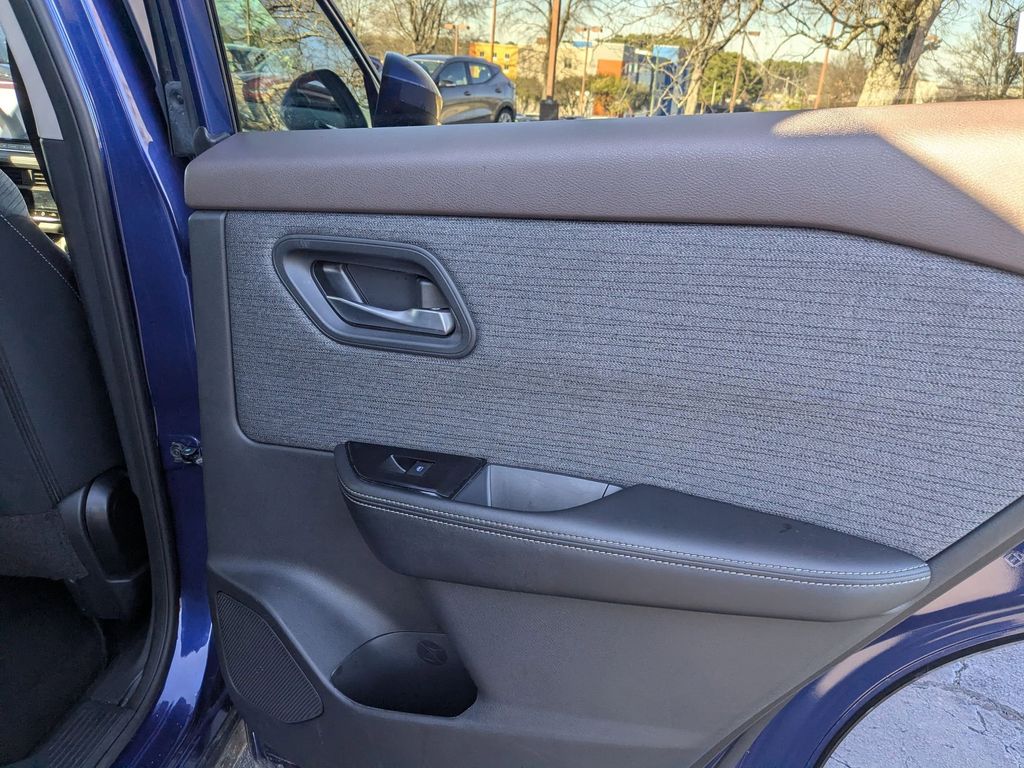 Thumbnail: 2023 Nissan Rogue - 29