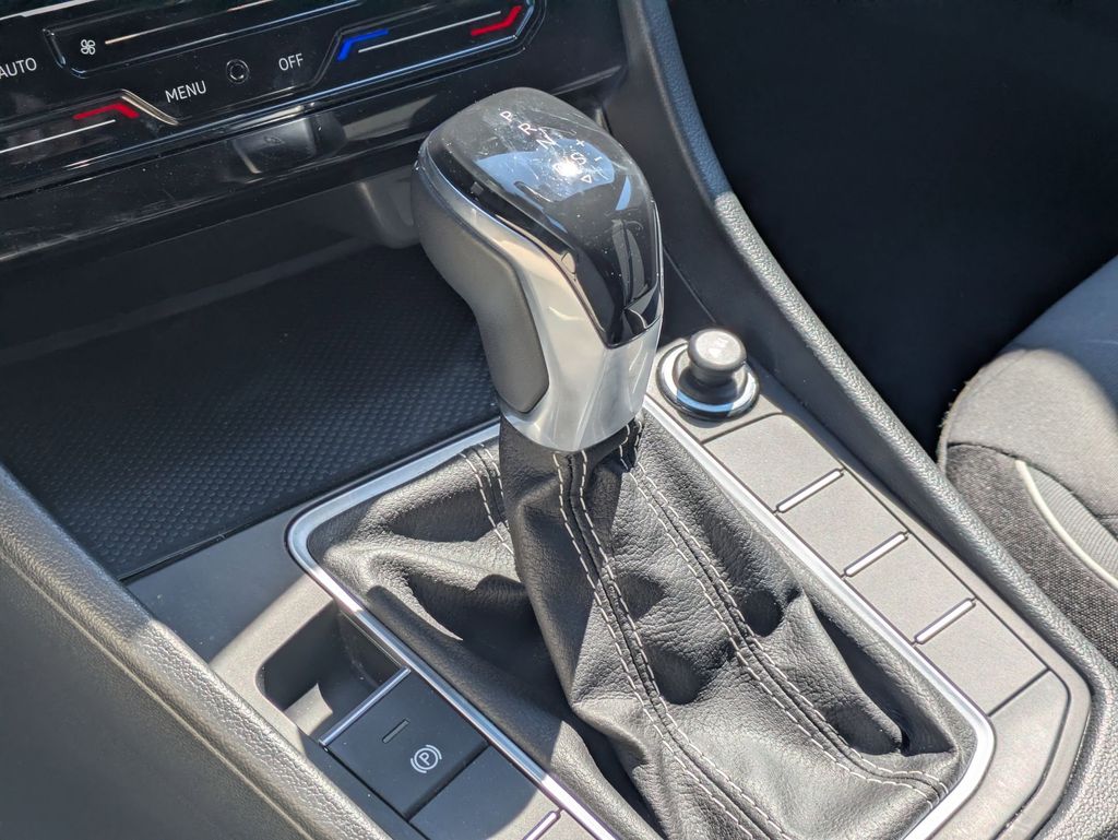 Thumbnail: 2025 Volkswagen Jetta - 17