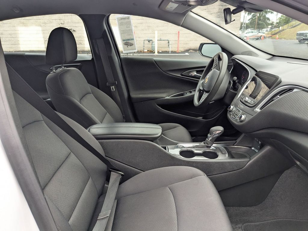 Thumbnail: 2024 Chevrolet Malibu - 32