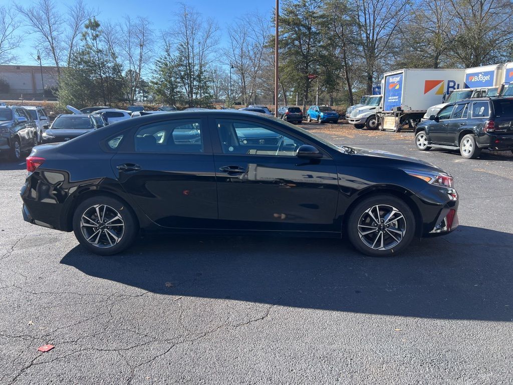 Thumbnail: 2024 Kia Forte - 4