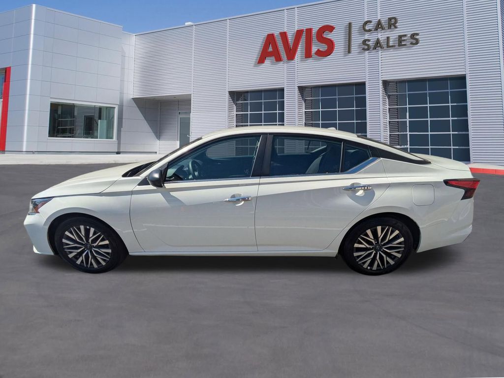 Thumbnail: 2025 Nissan Altima - 10