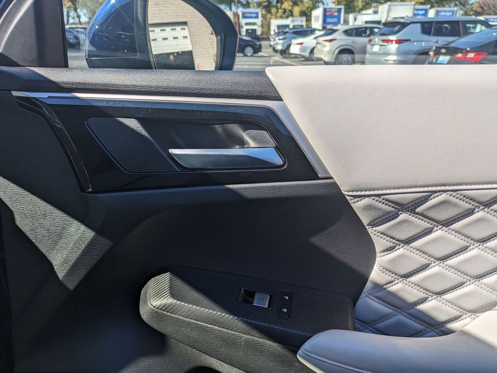 Thumbnail: 2024 Mitsubishi Outlander - 29