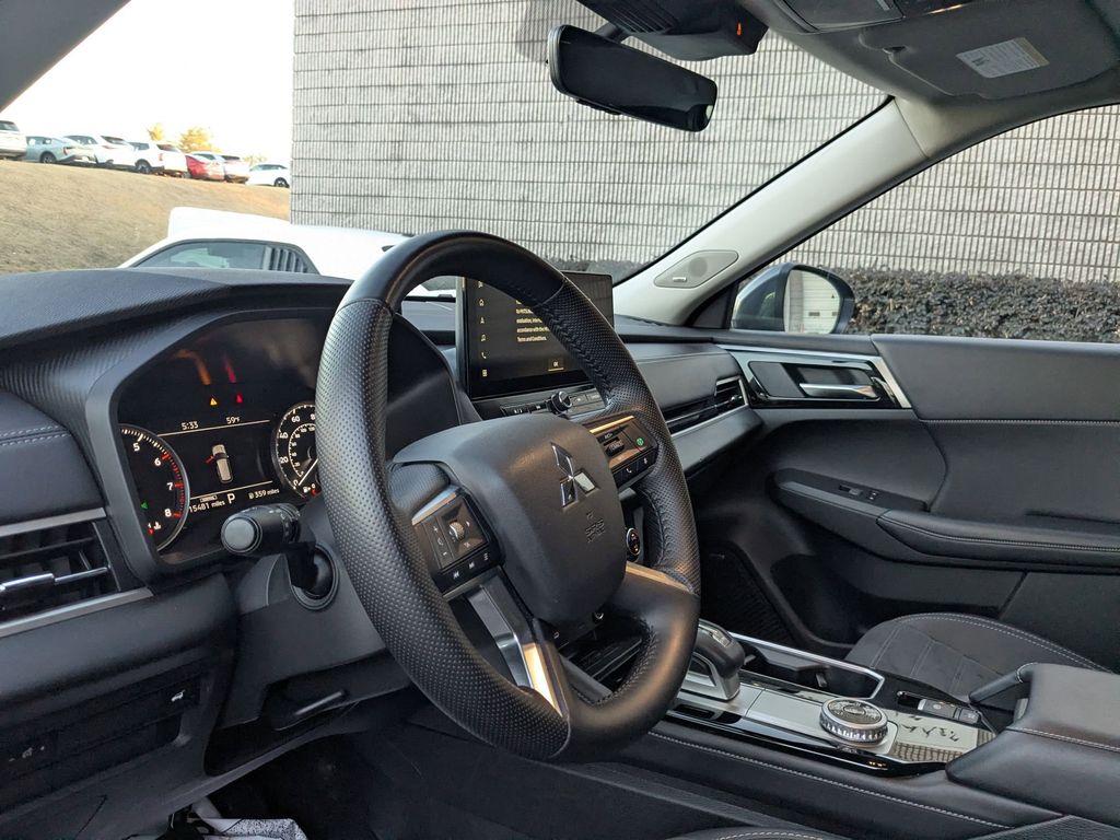 Thumbnail: 2025 Mitsubishi Outlander - 11