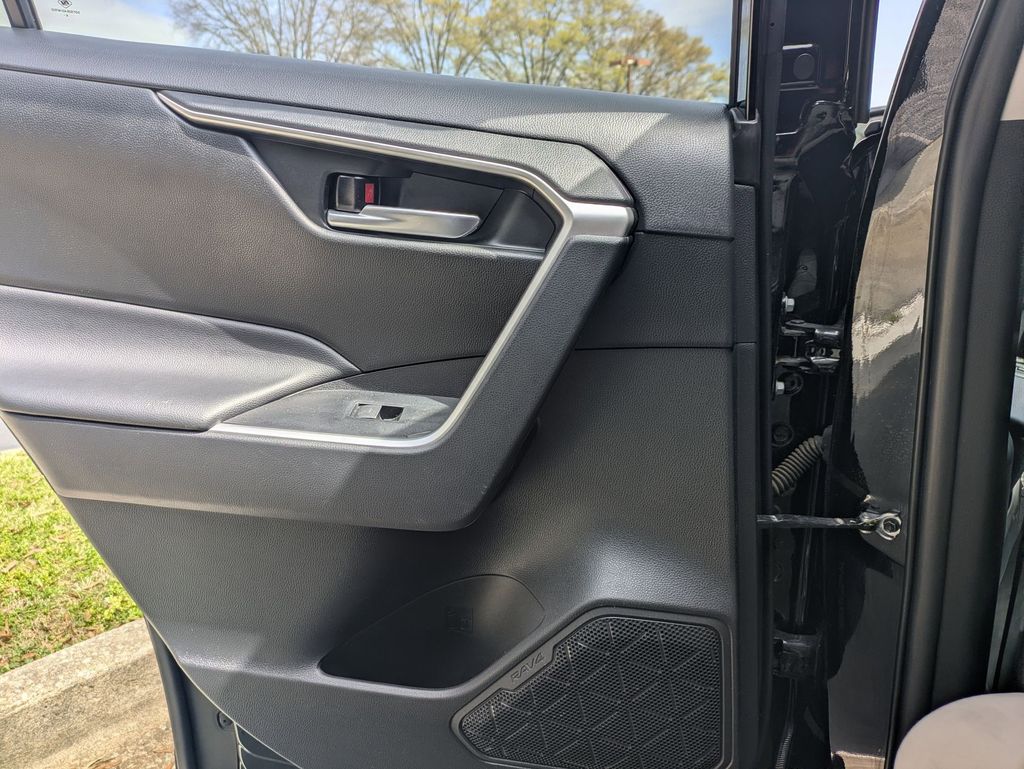 Thumbnail: 2025 Toyota RAV4 - 28