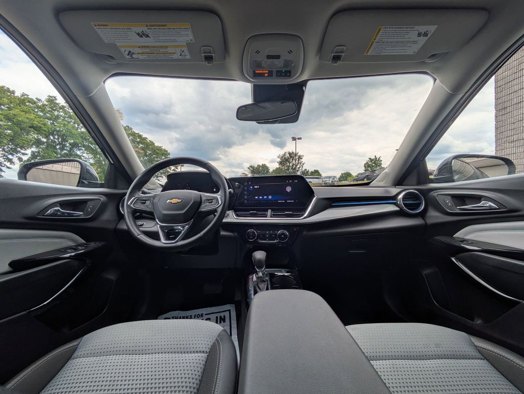 Thumbnail: 2025 Chevrolet Trax - 23