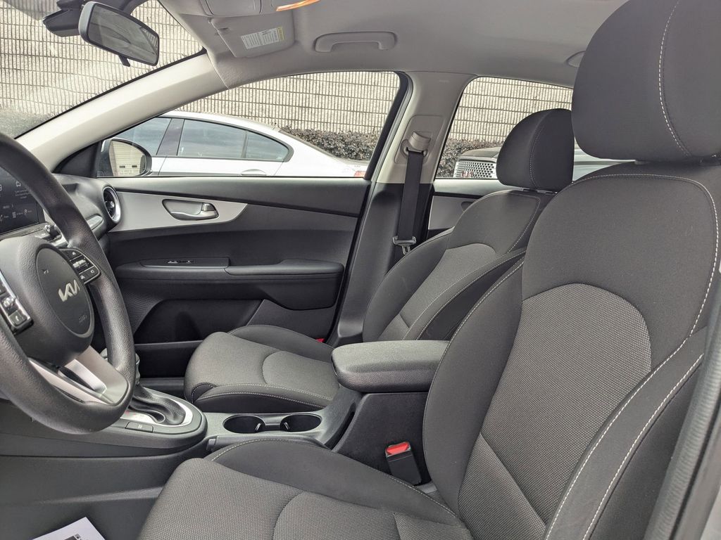 Thumbnail: 2024 Kia Forte - 20