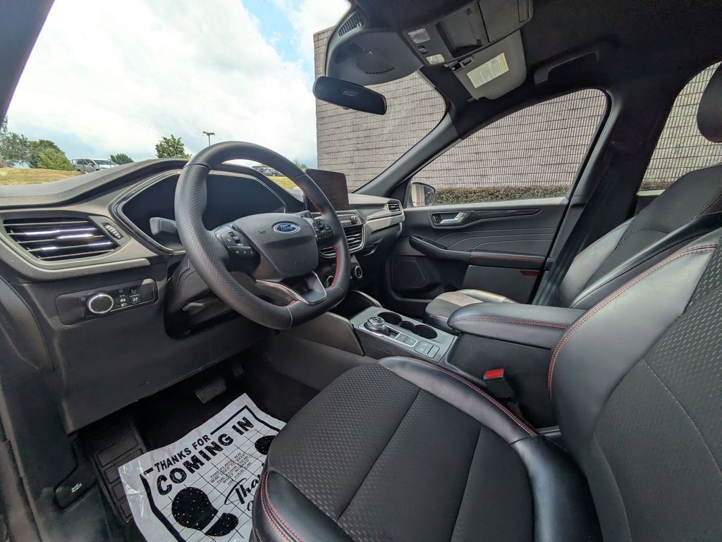 2025 Ford Escape ST-Line - Photo 15