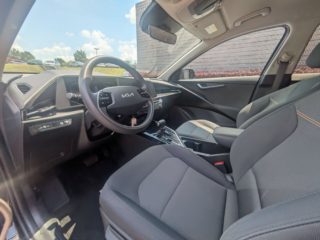 Thumbnail: 2025 Kia Niro - 15