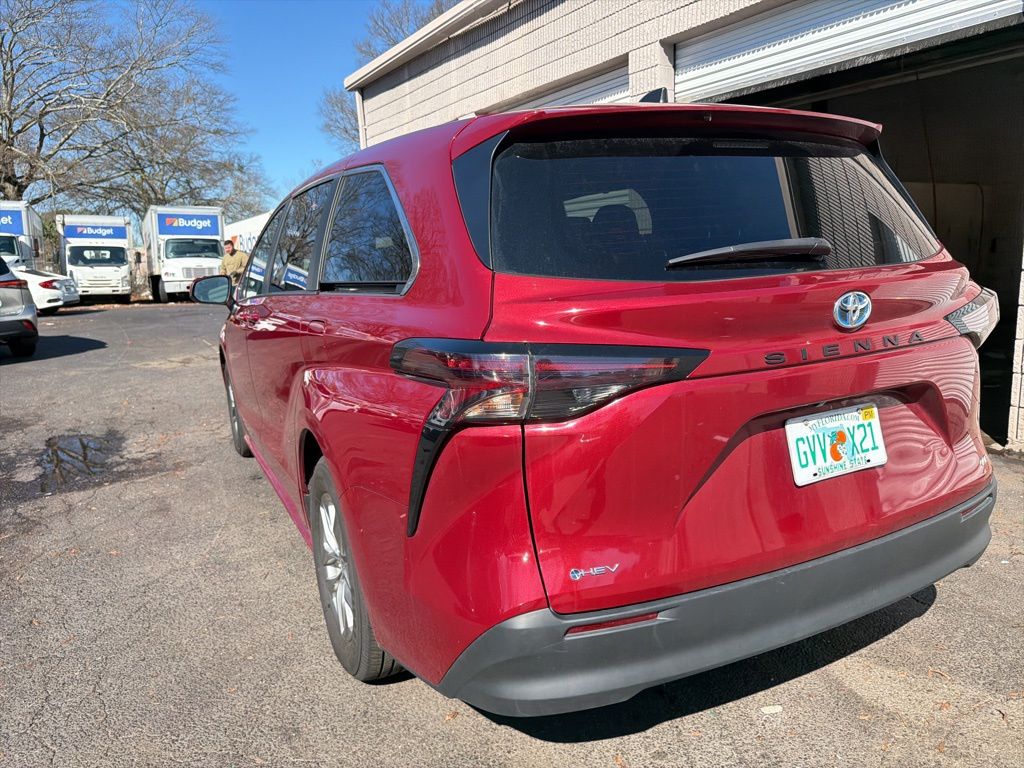 Thumbnail: 2025 Toyota Sienna - 7