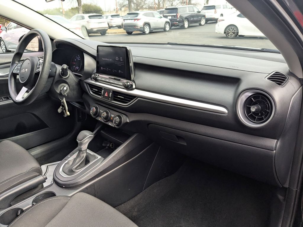Thumbnail: 2024 Kia Forte - 28