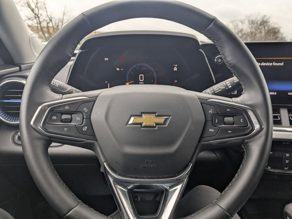 Thumbnail: 2025 Chevrolet Trax - 17