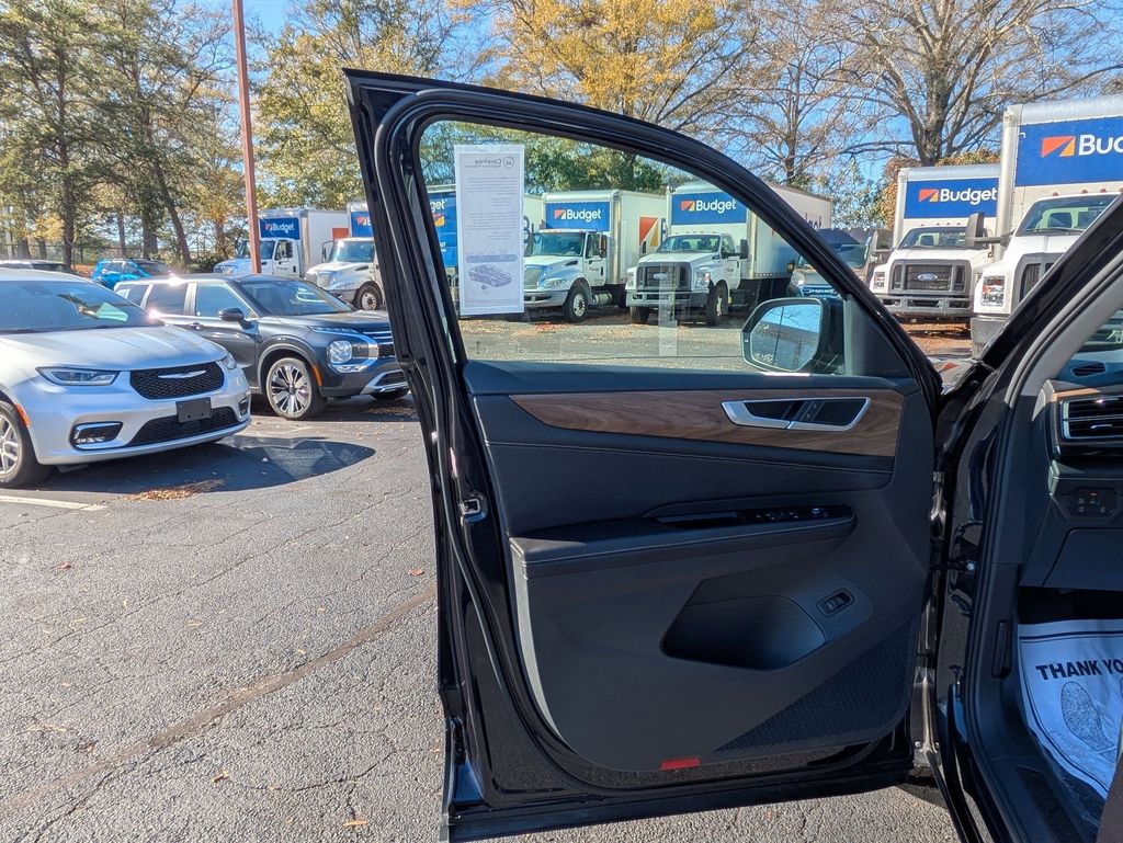 Thumbnail: 2025 Volkswagen Atlas - 11