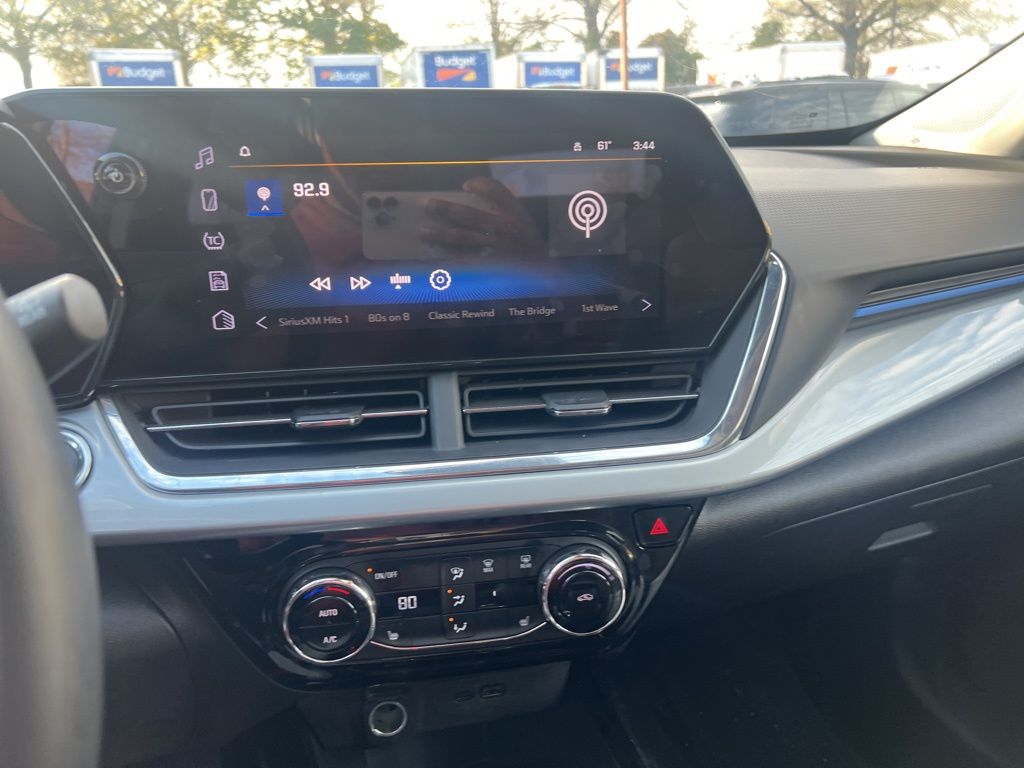 Thumbnail: 2025 Chevrolet Trax - 5