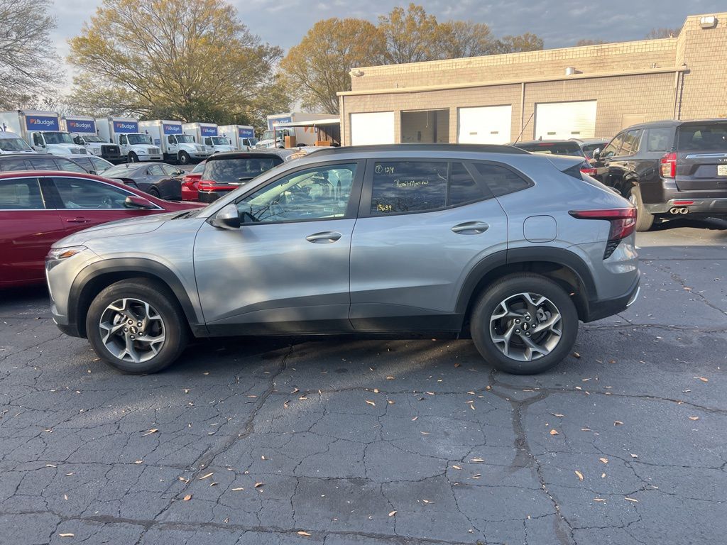 Thumbnail: 2025 Chevrolet Trax - 9