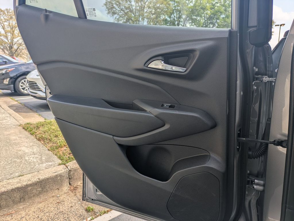 Thumbnail: 2025 Chevrolet Trax - 25