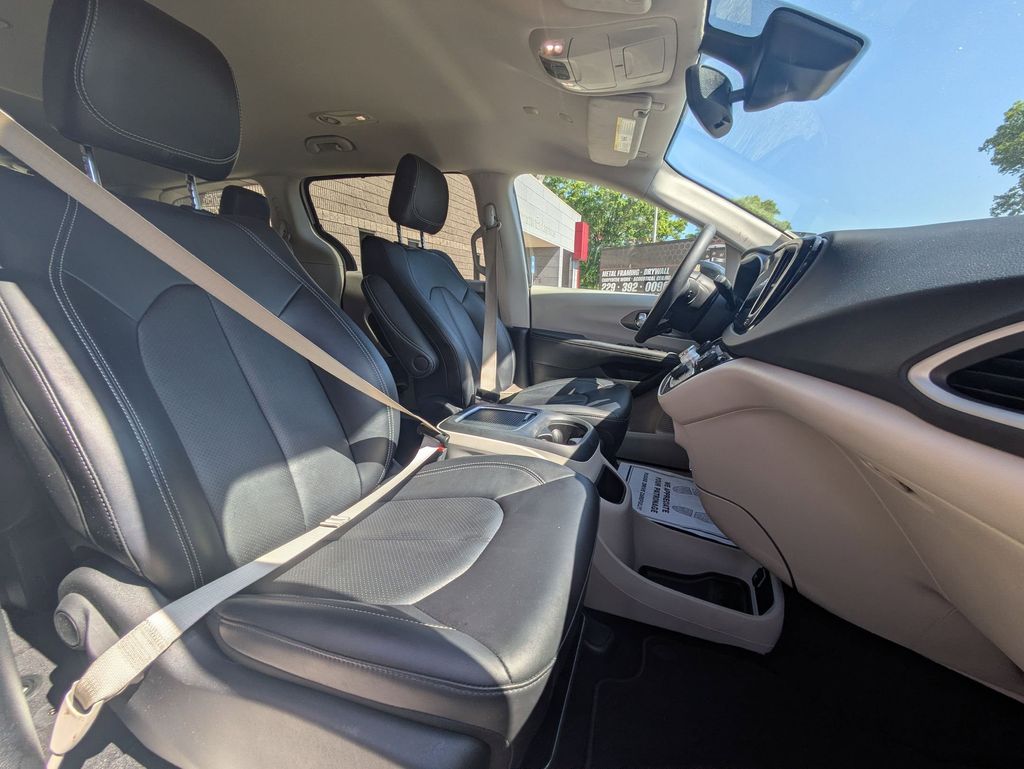 Thumbnail: 2024 Chrysler Pacifica - 30