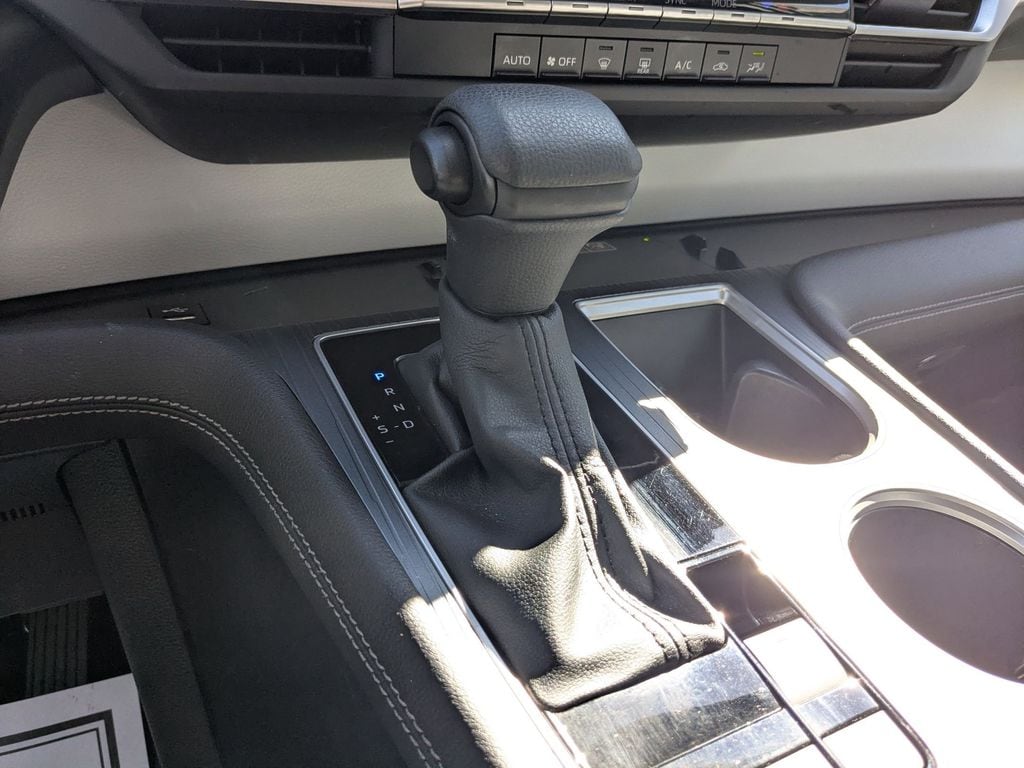 Thumbnail: 2025 Toyota Sienna - 19