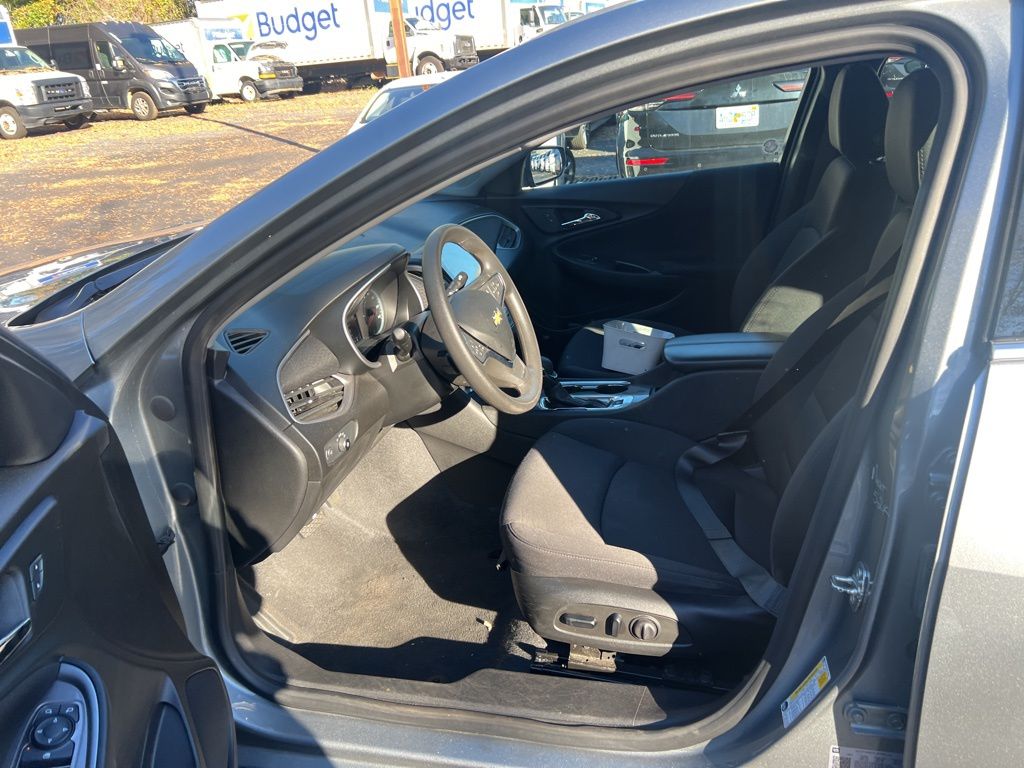 Thumbnail: 2023 Chevrolet Malibu - 6