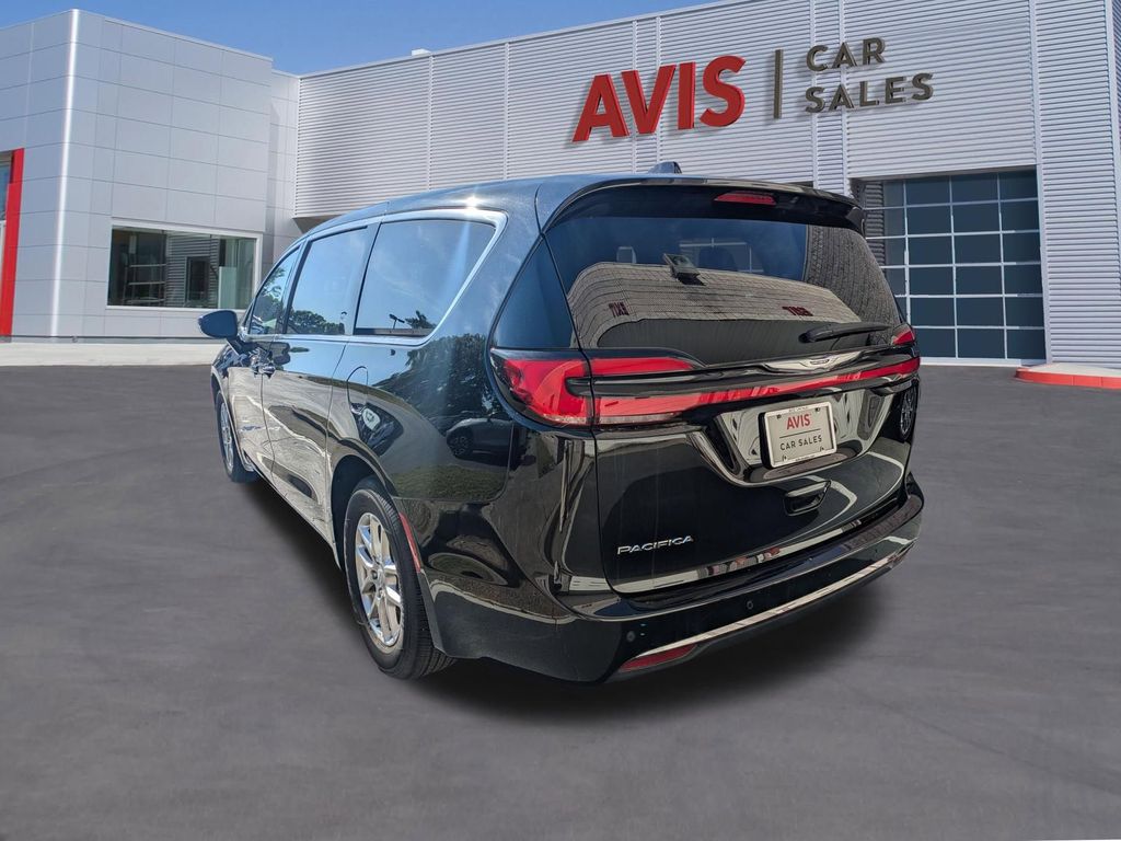 Thumbnail: 2025 Chrysler Pacifica - 9
