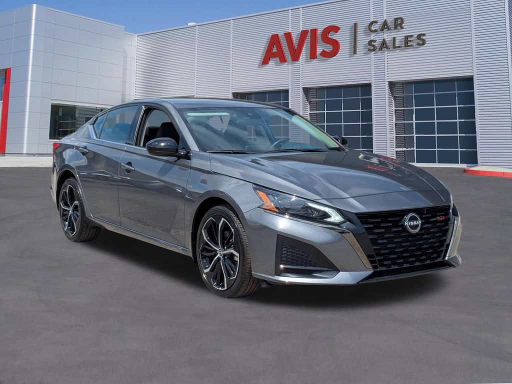 2025 Nissan Altima SR - Photo 3