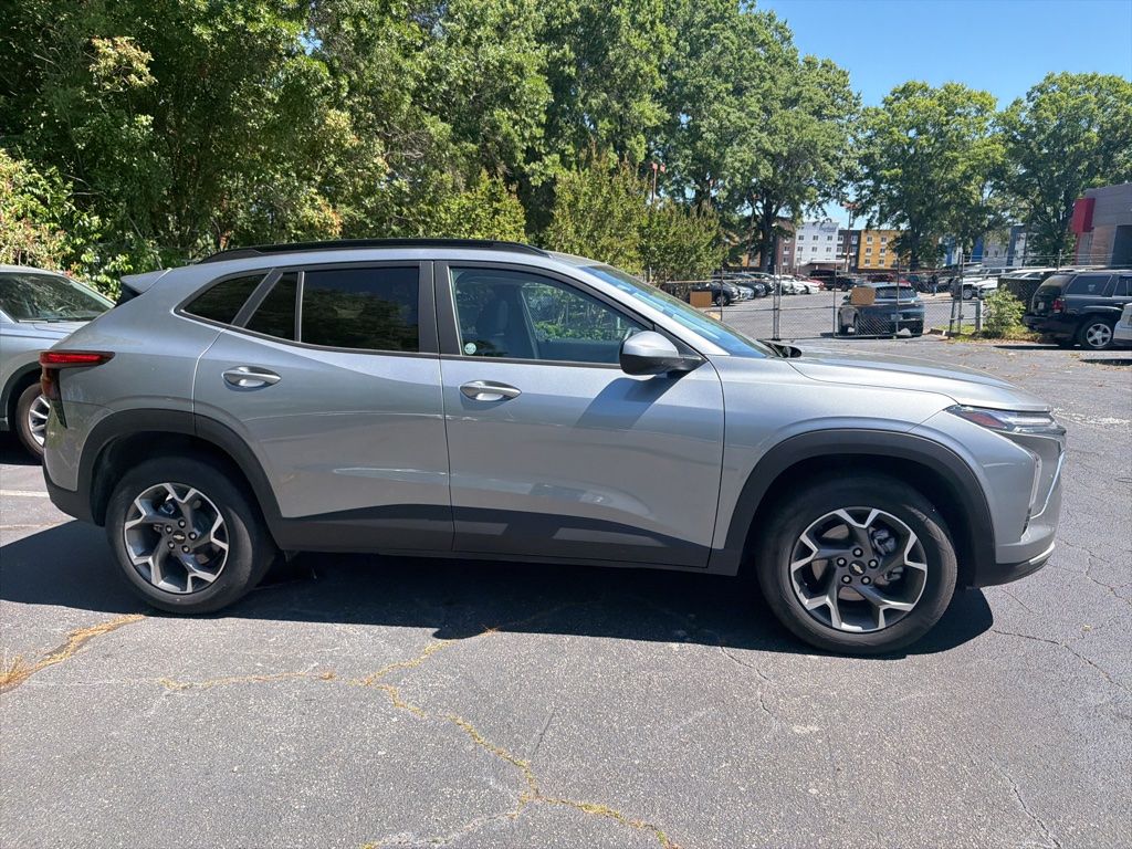Thumbnail: 2025 Chevrolet Trax - 6