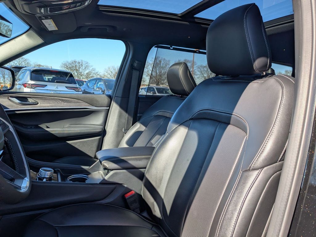 Thumbnail: 2024 Jeep Grand Cherokee L - 24