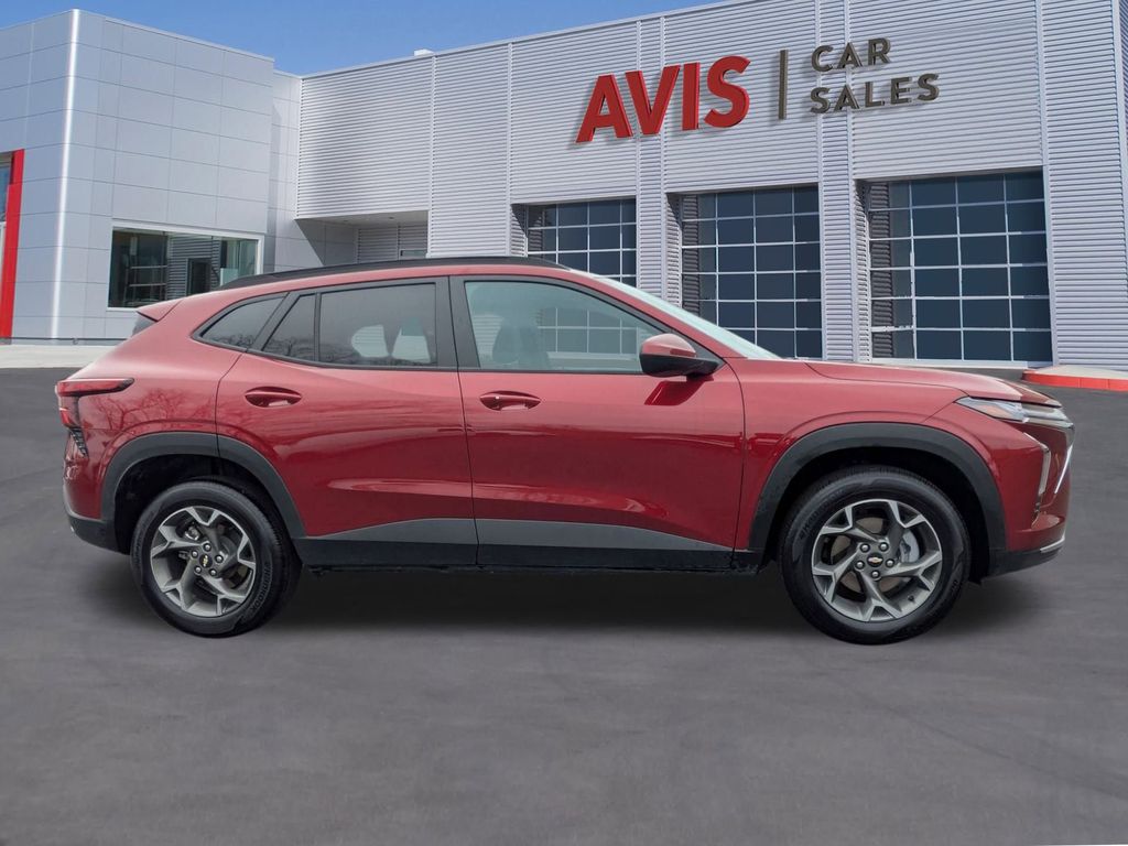 Thumbnail: 2025 Chevrolet Trax - 5