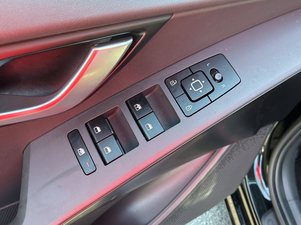 Thumbnail: 2025 Kia Niro - 13