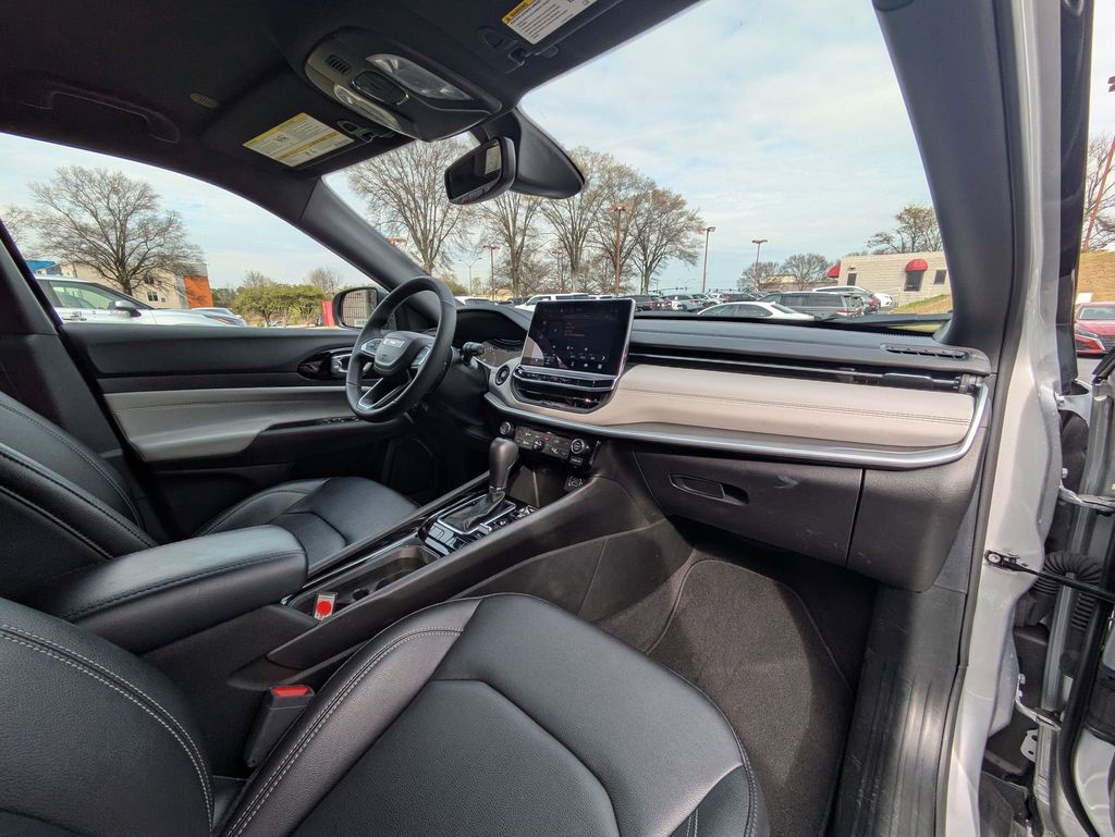 Thumbnail: 2025 Jeep Compass - 30