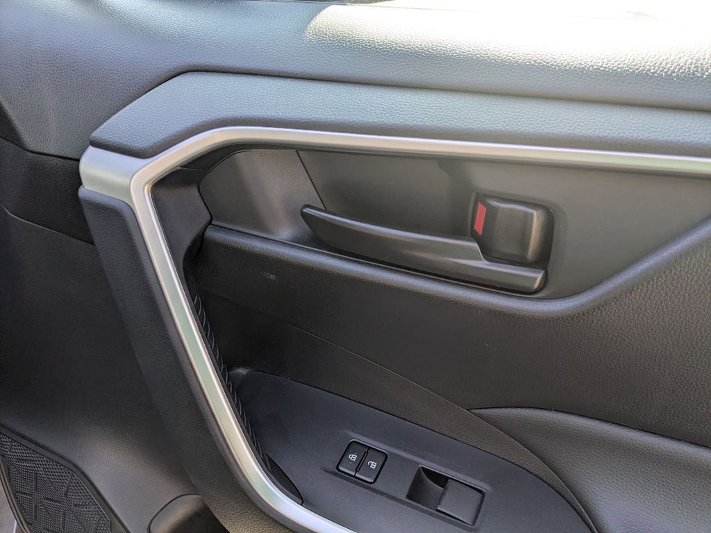 Thumbnail: 2024 Toyota RAV4 - 31