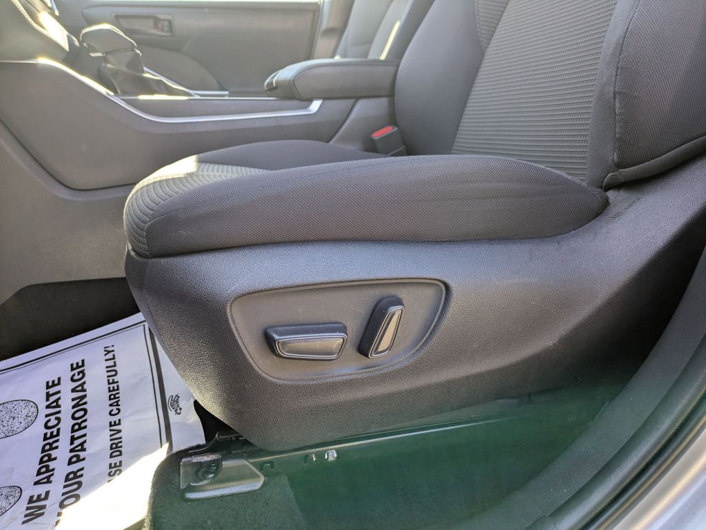 Thumbnail: 2024 Toyota Highlander - 14