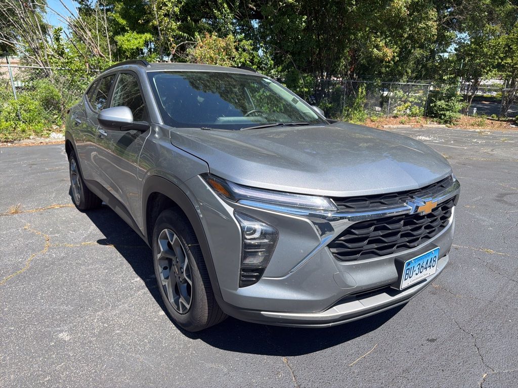 Thumbnail: 2025 Chevrolet Trax - 5